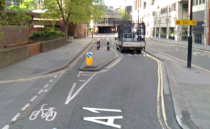 Pavement buildout with bicycle bypass, Aldersgate St, City